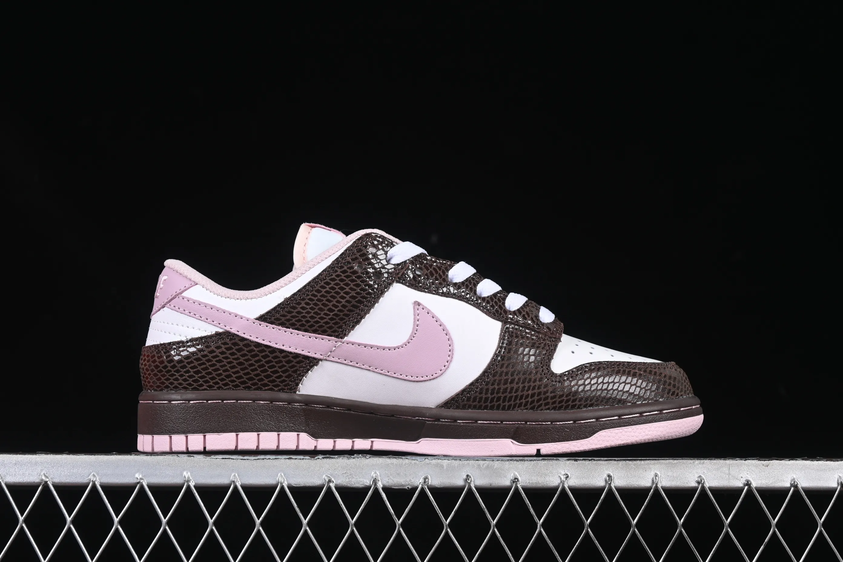 All categories Nk SB Dunk series Nk SB Dunk Low low-top sneakers Nk Dunk Low "Snakeskin" gray and purple color low-top casual sneakers HV6932-299